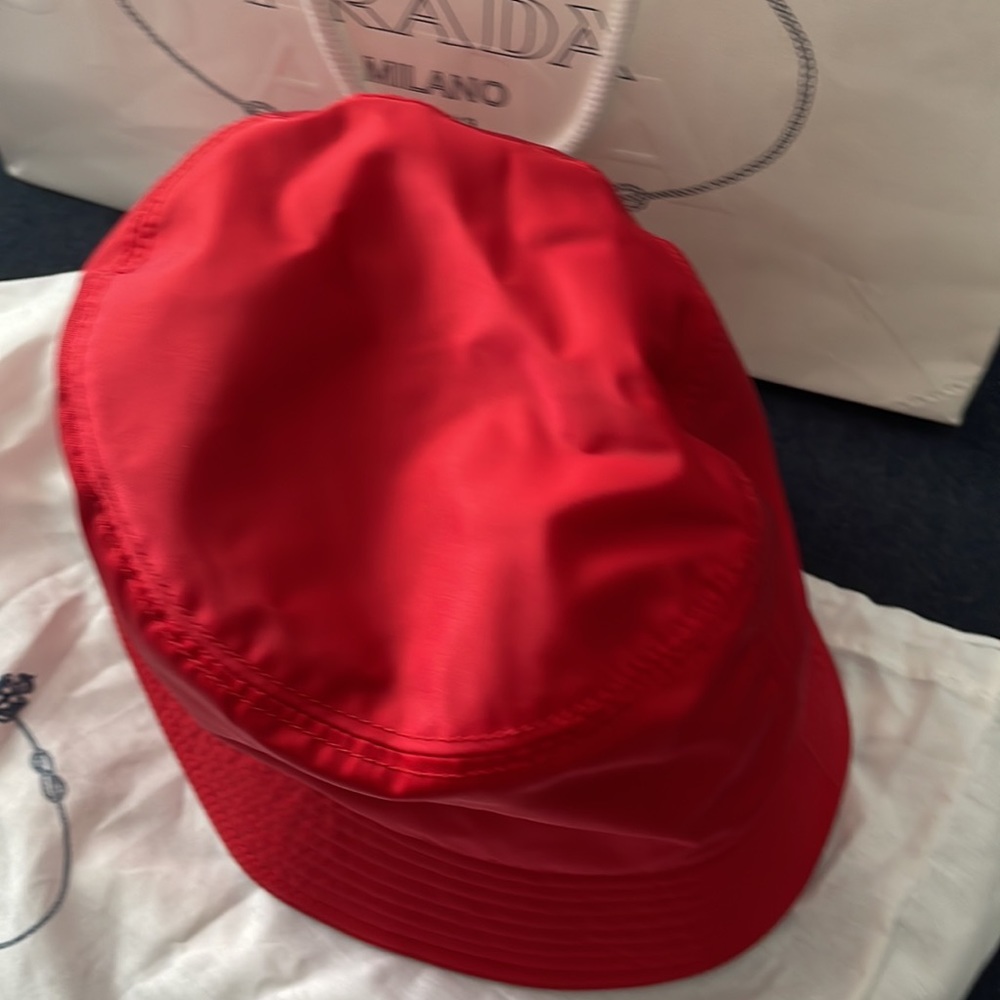 Red Prada bucket hat - Picture 6 of 7